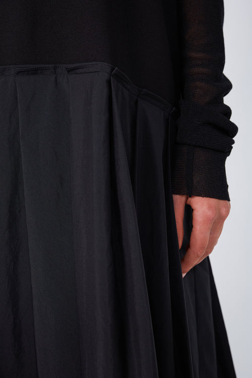 lineated dress / black