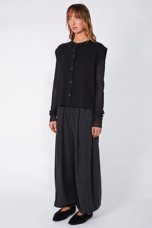 mantle vest / black