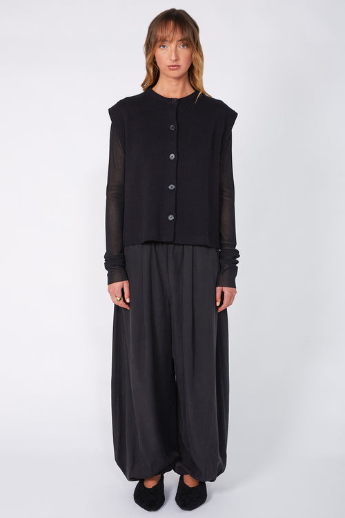 mantle vest / black