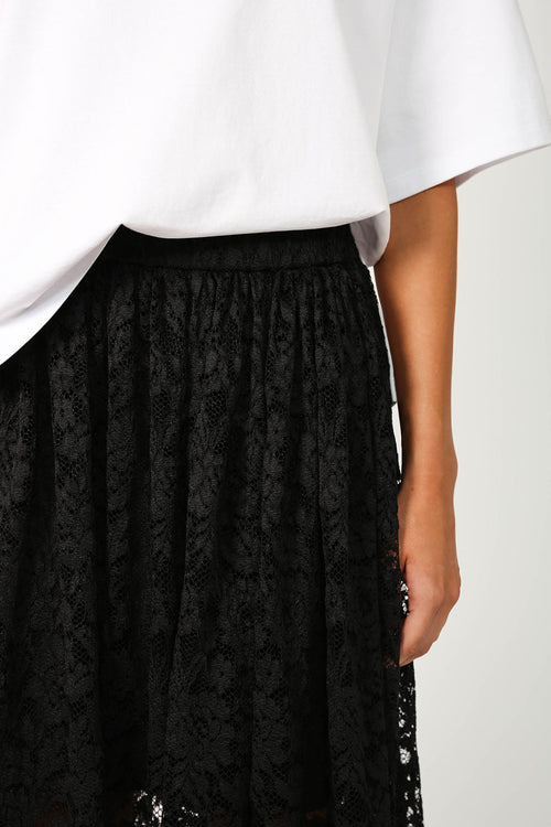 cohesive lace skirt / black lace