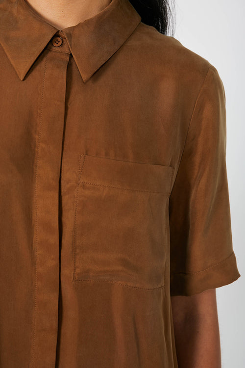 line short sleeve shirt dress / caramel brown