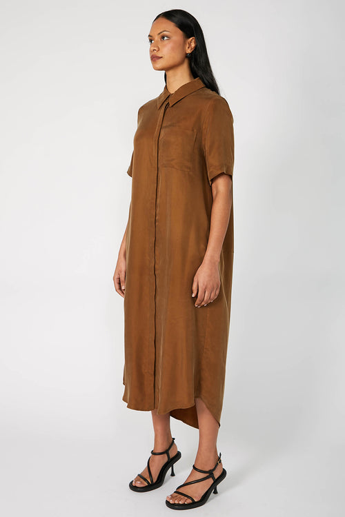 line short sleeve shirt dress / caramel brown