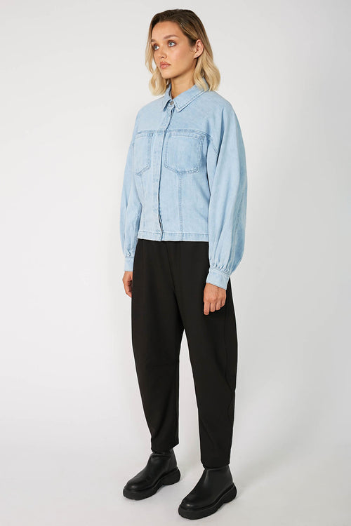 respite crop denim jacket / faded blue denim