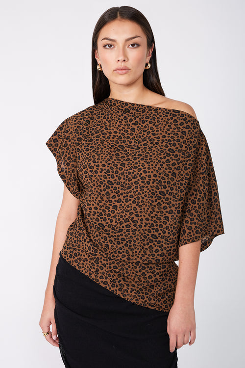 related top / toffee|black animal print
