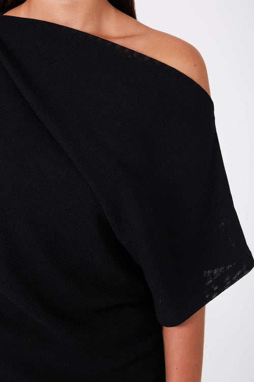 retaliate top / black