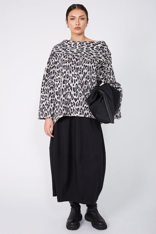 sear sweat / silver| black wilderness print