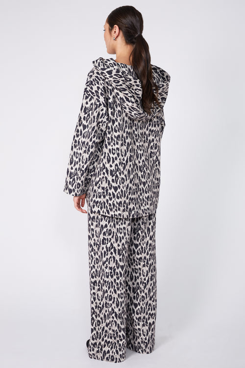 sear sweat / silver| black wilderness print