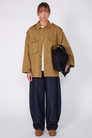 shelter shacket / tawny caramel