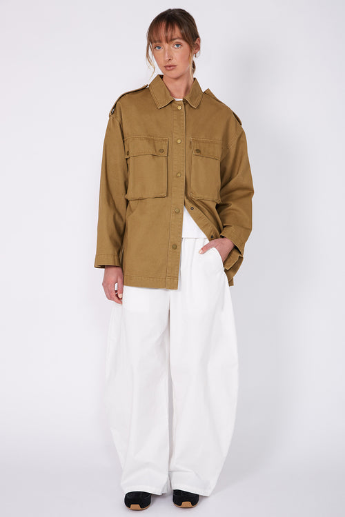 shelter shacket / tawny caramel