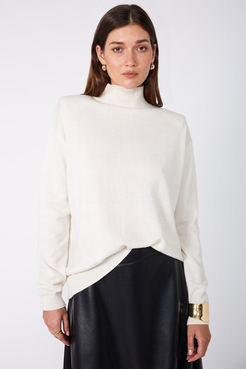 shoulder pads / white