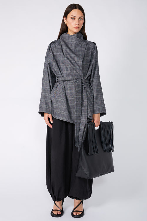 tassel fold tote / black