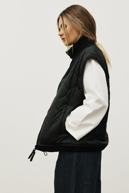 united vest / black
