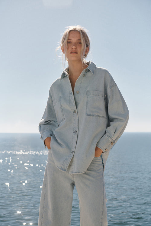untold denim shirt / faded distressed blue